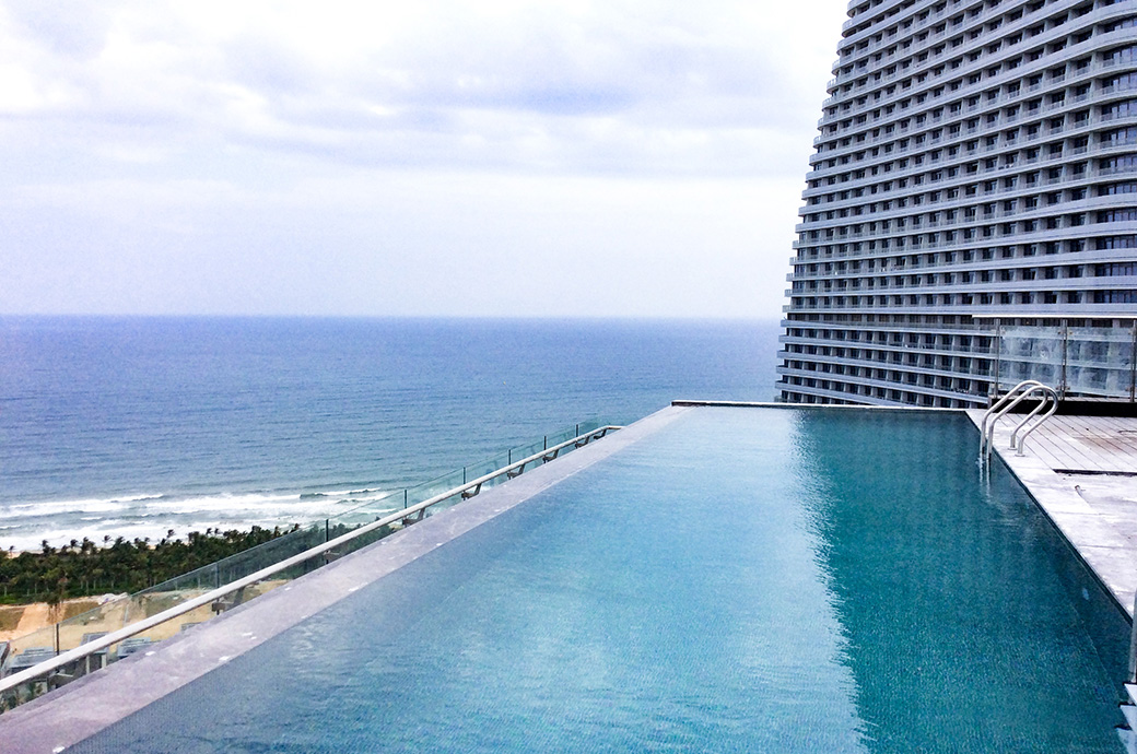 1/3 酒店室外泳池 1/3 酒店室外泳池