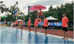 游泳池配套設(shè)施救生椅該如何挑選呢？