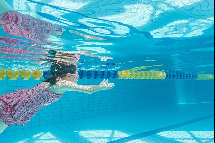 建造學(xué)校游泳池需要什么水處理設(shè)備？