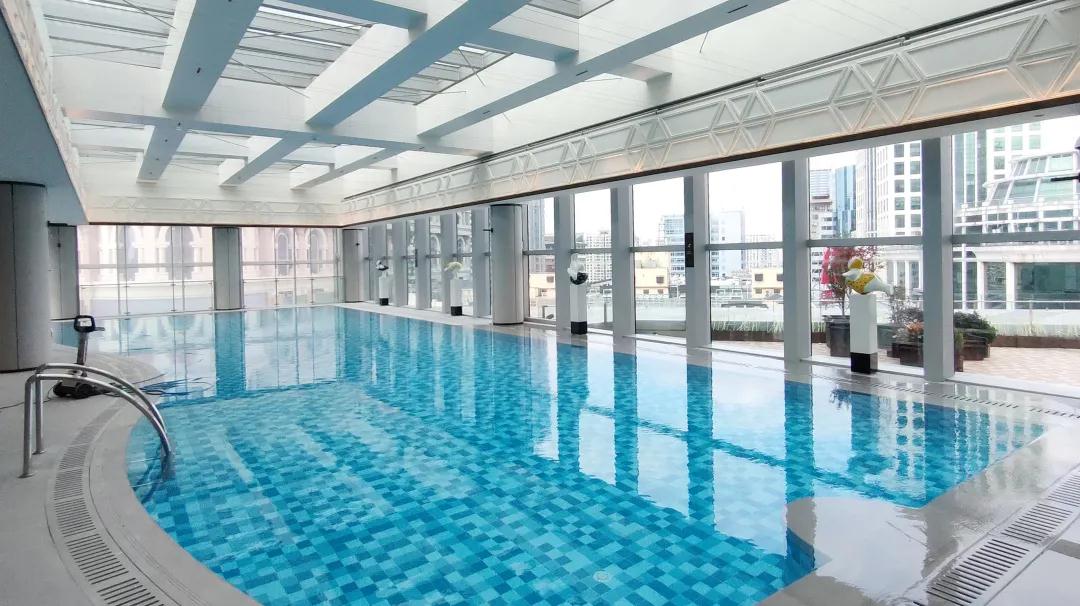 <b>上海酒店界又迎來了一個(gè)低氯泳池，就在南京東路！</b>
