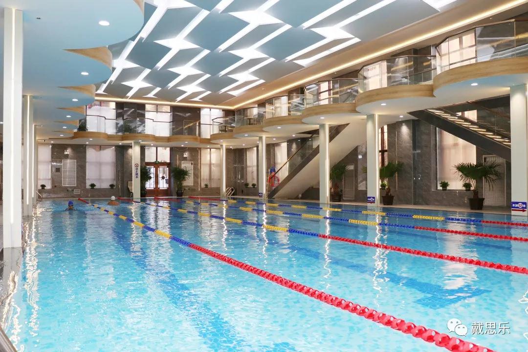 <b>北端冰天雪地的邊陲小城，是什么讓室內(nèi)恒溫游泳池想游就游！</b>