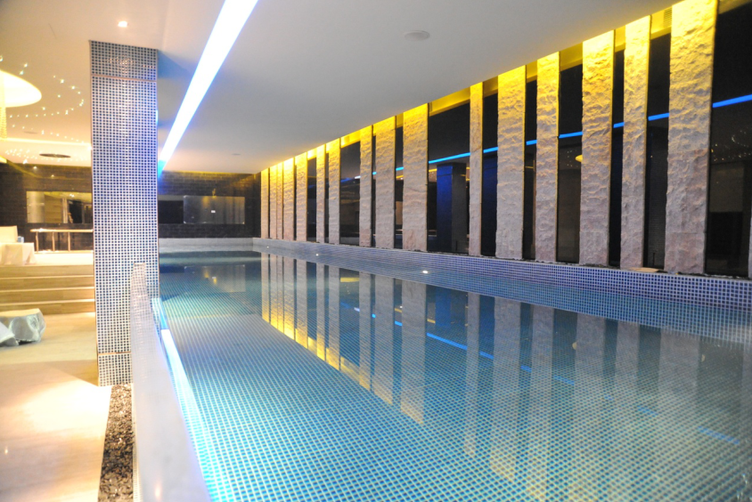 <b>恒溫游泳池是怎么加熱的？節(jié)能環(huán)保的泳池加熱備受關(guān)注！</b>