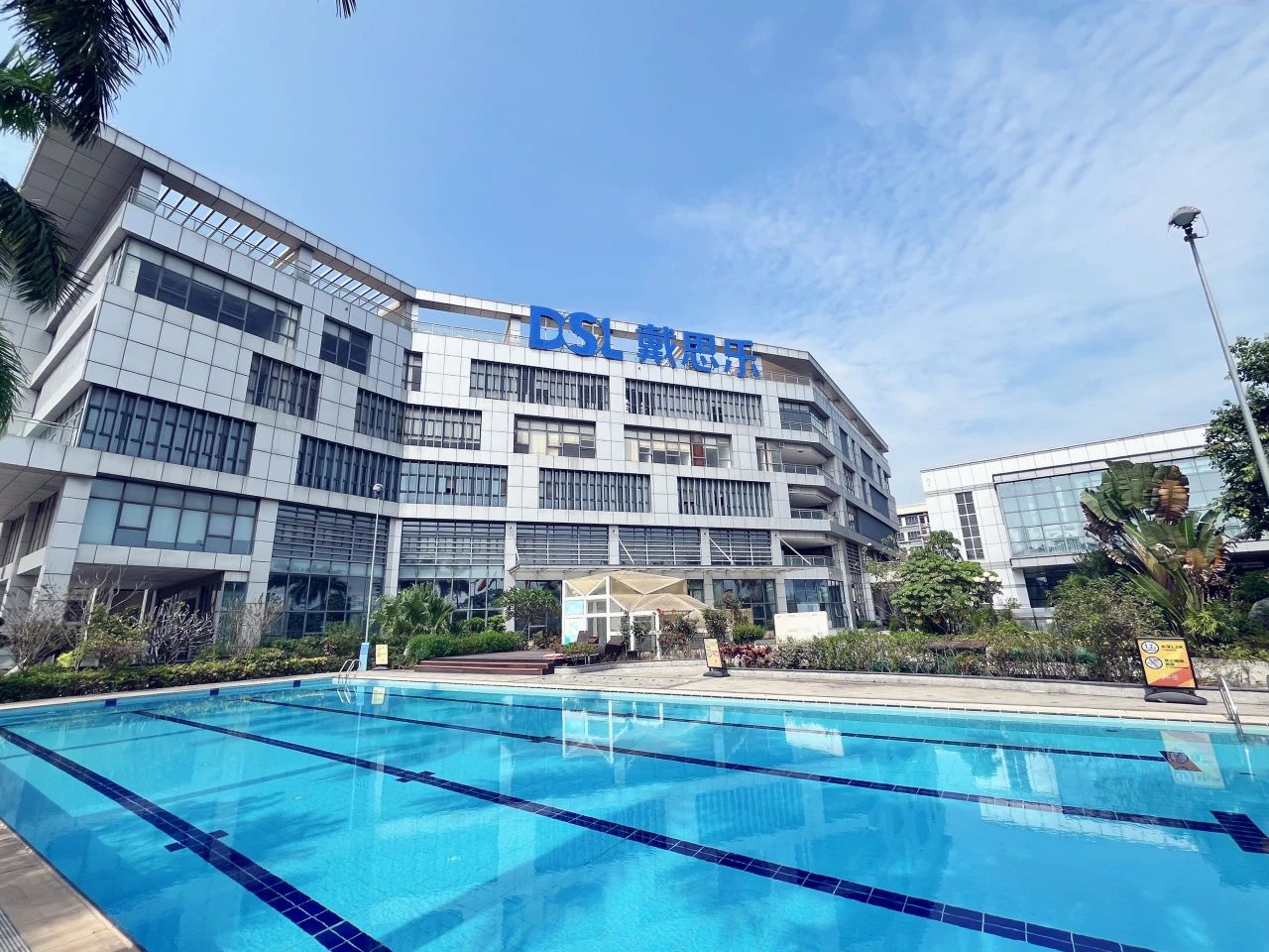 探秘泳池水底凈界，智能游泳池水底機器人打造澄澈水底世界！