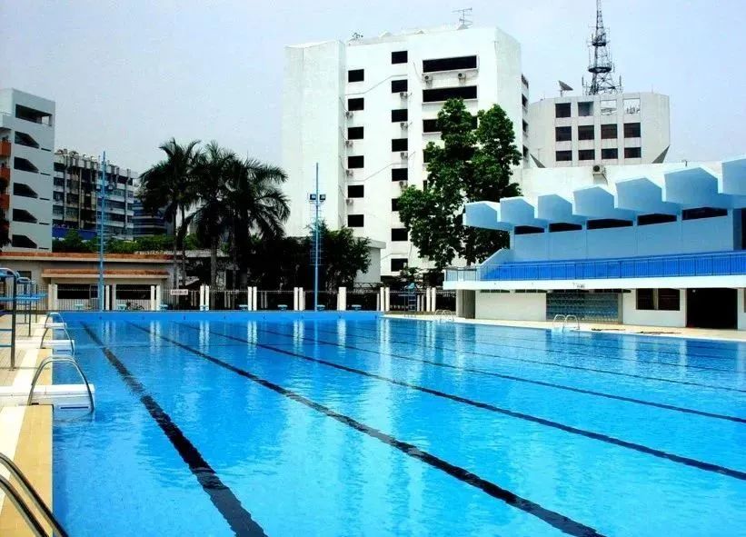 智能游泳池機(jī)器人,游泳池機(jī)器人,游泳池吸污機(jī)