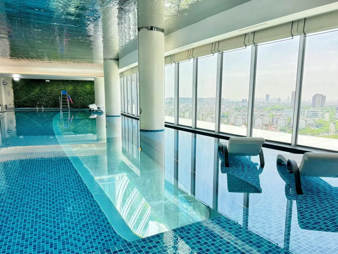 <b>游泳池水變綠還渾濁？揪出水質(zhì)變差的 3 大常見原因！</b>